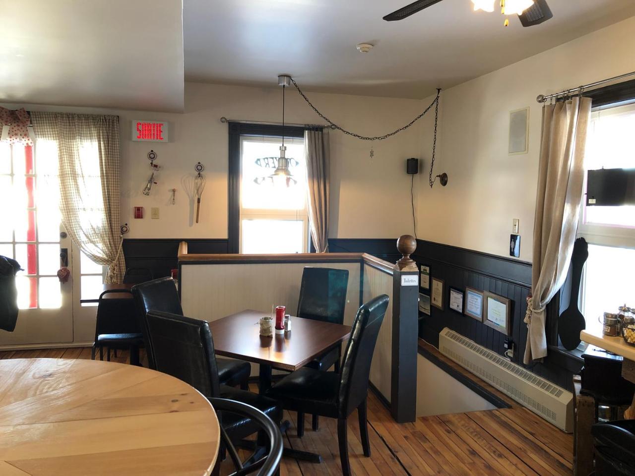 Auberge D'Anjou-Cocooning Cafe Petit Rocher Екстер'єр фото